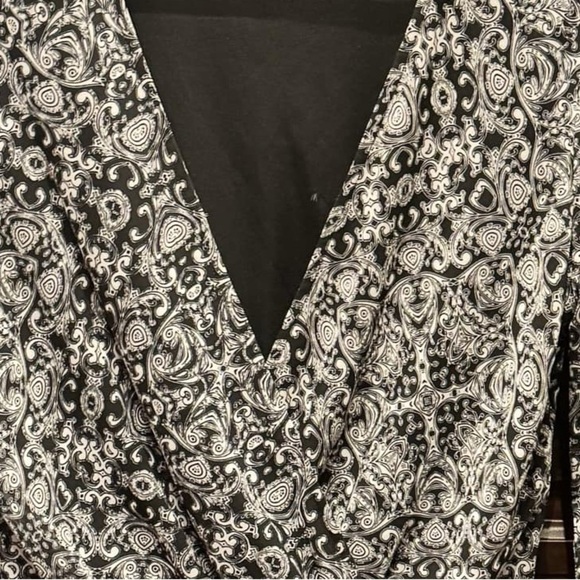 Express Black & White Paisley ROMPER SMALL PETITE NWT Length 32in pit - pit 15in - Picture 3 of 5